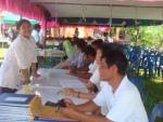 พนักงาน อบต.บางนบออกบริการชำระภาษีและรับลงทะเบียผู้สูงอายุและผู้พิการ