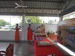 เจ้าอาวาสวัดบางตะพานมอบรูปหลวงปู่ทวดเป็นที่ระลึก