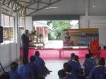 เจ้าอาวาสวัดบางตะพานมอบรูปหลวงปู่ทวดเป็นที่ระลึก