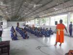 เจ้าอาวาสวัดบางตะพานมอบรูปหลวงปู่ทวดเป็นที่ระลึก
