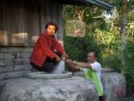 แจกจ่ายน้ำอุปโภคและบริโภคแก่ประชาชน